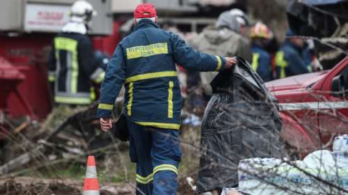 Τέμπη: 46 οι νεκροί - Ανασύρθηκαν 7 απανθρακωμένες σοροί από το βαγόνι κυλικείο - "Οι λαμαρίνες έκοβαν σαν λεπίδες"