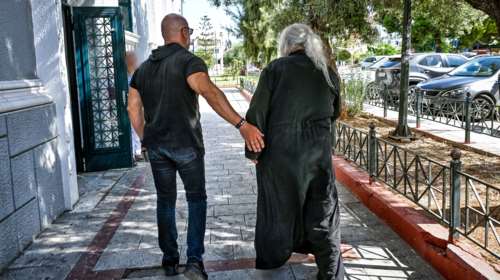 Καλάβρυτα: Οι Αρχές ψάχνουν άγαλμα της θεάς Αρτέμιδος που έχει θάψει ο ηγούμενος - Tο πουλούσε 10 εκατ. ευρώ [βίντεο]