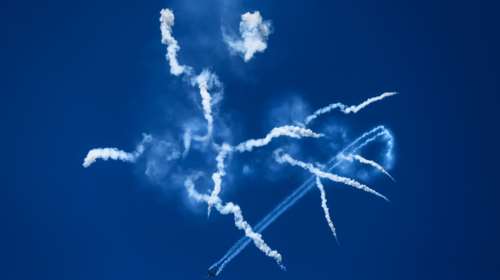 Εντυπωσιακό αεροπορικό σόου στο Ηράκλειο από τη &quot;Ζευς&quot; - Οι αριστουργηματικοί ελιγμοί των F-16