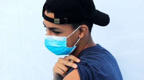 Η Βρετανία ετοιμάζεται για μαζικό εμβολιασμό παιδιών 12 έως 15 ετών