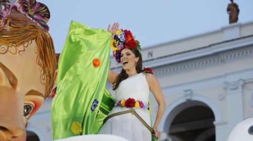 Στον ρυθμό του καρναβαλιού η Πάτρα: Περισσότεροι από 50.000 συμμετέχοντες - Το μεσημέρι η μεγάλη παρέλαση [εικόνες]