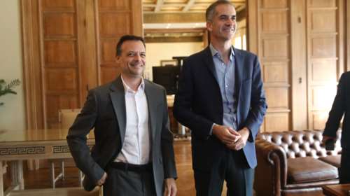 Κόντρα Μπακογιάννη - Δούκα για τους δρόμους: "Δύο χρόνια με αποτέλεσμα μηδέν" - "40 εκατ. και δεν φτιάξατε τις λακκούβες"