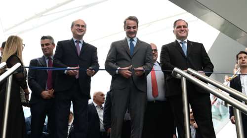 Ο Μητσοτάκης υπόσχεται νέα μείωση φόρων μέχρι το &quot;εκλογικό έτος&quot; 2027- Εγκαινίασε τα νέα γραφεία της ΑΑΔΕ [εικόνες - βίντεο]