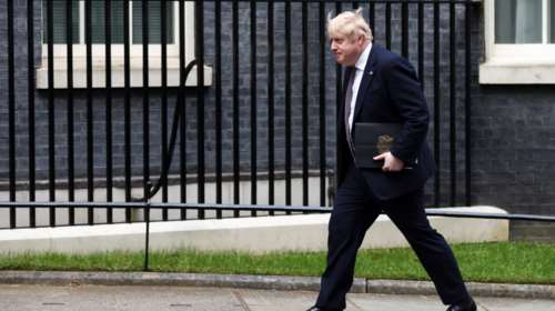 Βρετανία: Ο Μπόρις Τζόνσον λέει ότι &quot;θα συνεχίσει τη δουλειά&quot; μετά τη νίκη του στην πρόταση μομφής
