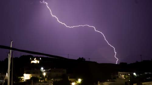 Η κακοκαιρία &quot;σάρωσε&quot; τη Χαλκιδική - Θυελλώδεις άνεμοι και καταιγίδες [Βίντεο]