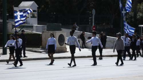 Μαθητική παρέλαση στο κέντρο της Αθήνας για την 25η Μαρτίου [εικόνες]