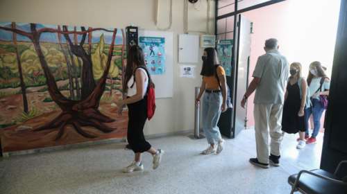 Διχασμένοι οι ειδικοί για το άνοιγμα σχολείων - Καπράβελος: Ανησυχώ για το άνοιγμα των γυμνασίων