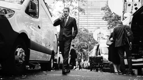 Μητσοτάκης: Οι επαφές του στη Ν.Υόρκη σε 18 ασπρόμαυρα καρέ - Από τον Ερντογάν και τον Μακρόν μέχρι τον Ελληνα σουβλατζή