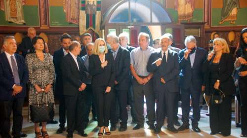 Στο μνημόσυνο του Δημήτρη Κρεμαστινού η Φώφη Γεννηματά - Το παρών έδωσε όλο το παλιό ΠΑΣΟΚ [Εικόνες]