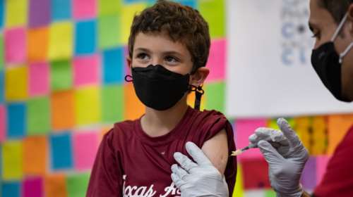 Κορονοϊός: Ο FDA ενέκρινε τα εμβόλια Pfizer και Moderna για παιδιά από 6 μηνών έως 5 ετών