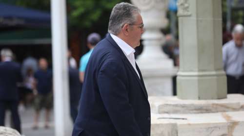 Χειρουργείο στη σπονδυλική στήλη έκανε ο Δημήτρης Κουτσούμπας