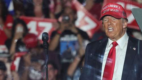 Συνελήφθη ένοπλος έξω από τον χώρο προεκλογικής συγκέντρωσης του Τραμπ: Ο 49χρονος άνδρας αφέθηκε ελεύθερος - Απόπειρα ή κάτι άλλο;