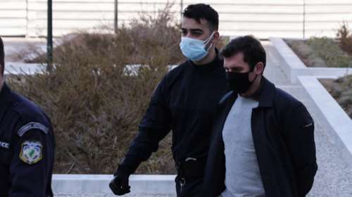 Δίκη προπονητή ιστιοπλοΐας: Ξέσπασε σε κλάματα η 21χρονη αθλήτρια μετά τη δίωρη επανεξέτασή της κεκλεισμένων των θυρών