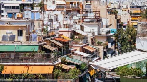 Τι αλλάζει στην αγορά ακινήτων: Τσουχτερά πρόστιμα για τα Airbnb, μείωση ΕΝΦΙΑ για πάνω από 1 εκατομμύριο σπίτια