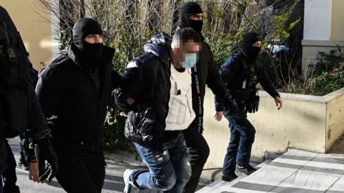 Αυτός είναι ο 40χρονος τζιχαντιστής που συνελήφθη στην Αθήνα - Στον εισαγγελέα υπό δρακόντεια μέτρα [Εικόνες]