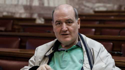 Νίκος Φίλης: Καταγγέλλει εγκληματικές ενέργειες μασκοφόρων του Λιμενικού - Ζητά παρέμβαση της Δικαιοσύνης