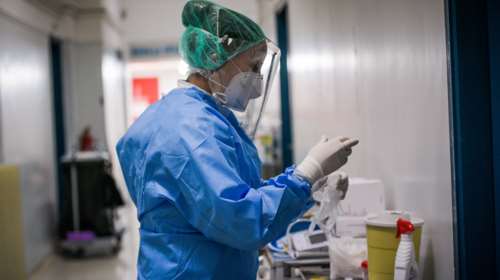 Κορονοϊός: Κατέληξαν άλλοι τέσσερις ασθενείς - Στα 375 οι νεκροί στην Ελλάδα