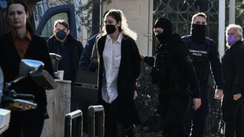 Αγνώριστη στην Ευελπίδων η Ρούλα Πισπιρίγκου - Τι άλλαξε στην εμφάνισή της