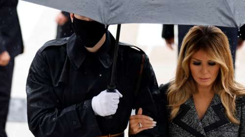 Μελάνια Τραμπ: Πρώτη δημόσια εμφάνιση μετά τις εκλογές - Θλιμμένη και σε απόσταση από τον Ντόναλντ Τραμπ [Εικόνες+Βίντεο]