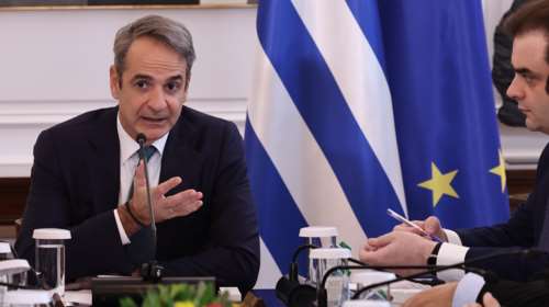 Με μεταρρυθμίσεις και ανοιχτό παράθυρο για παροχές μέχρι τις κάλπες η κυβέρνηση