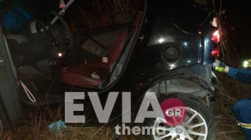 Εύβοια: Σοκαριστικό τροχαίο στα Ψαχνά - Προσέκρουσε στις μπάρες και πετάχτηκε έξω η οδηγός