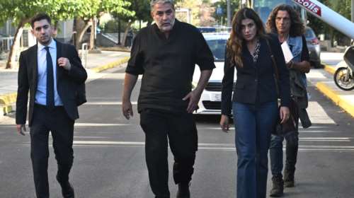 Μυστήριο με το τροχαίο του Βασίλη Μπισμπίκη – Γυναίκα που υποδέχθηκε τους αστυνομικούς στο σπίτι του εμφανίστηκε ως κόρη του