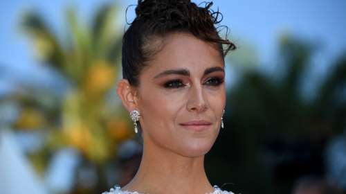 Η σύζυγος του Γιώργου Λάνθιμου έκανε το ντεμπούτο της στην πασαρέλα