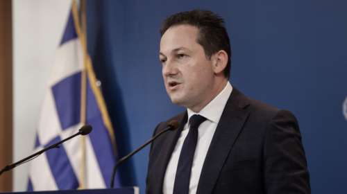 Πέτσας: Στο τραπέζι μειώσεις των προμηθειών τραπεζών για τις ηλεκτρονικές συναλλαγές [βίντεο]