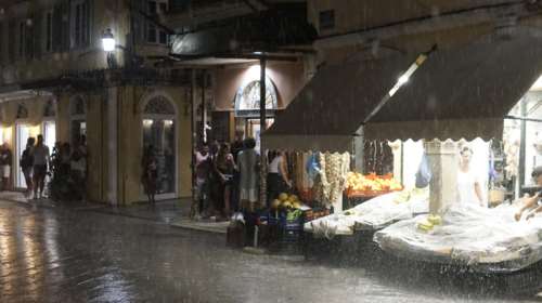 Ερχονται &quot;ακραίες&quot; βροχοπτώσεις: Αύριο η πιο δύσκολη μέρα - Η &quot;Αdel&quot; φέρνει πάνω από 200 τόνους νερού