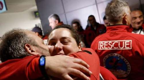 Τουρκία: Ελληνίδα διασώστρια για τις συγκλονιστικές στιγμές που έζησε – "Ούρλιαζαν όταν έβγαζαν νεκρό από τα χαλάσματα"
