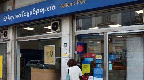 Κομφούζιο με τα ΕΛΤΑ και ταλαιπωρία έξω από κλειστά καταστήματα - &quot;Δεν το γνωρίζαμε&quot; [βίντεο]