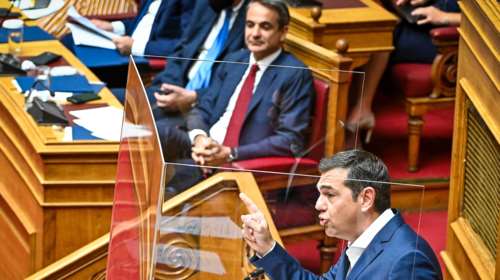 Στα άκρα η πολιτική σύγκρουση στη Bουλή για τις υποκλοπές - Οι γραμμές και τα όπλα Μητσοτάκη και Τσίπρα