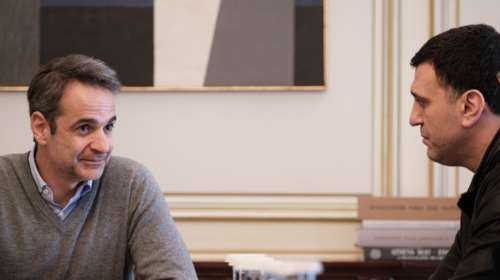 Κρίσιμες τηλεδιασκέψεις το Σάββατο στο Μέγαρο Μαξίμου - Οι αποφάσεις Μητσοτάκη για την επόμενη ημέρα