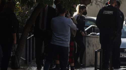 Ρούλα Πισπιρίγκου: Εμφανώς αδυνατισμένη και ανέκφραστη στην ανακρίτρια [Εικόνες - Βίντεο]