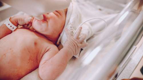 Χανιά: Βρέφος 10 ημερών με κορονοϊό νοσηλεύεται στη ΜΕΘ