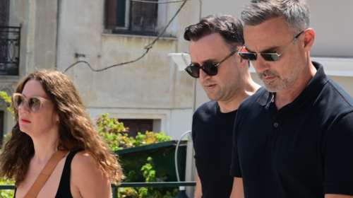 Γεράσιμος Μιχελής: Συντετριμμένη η παρέα του &quot;Παρά Πέντε&quot; αποχαιρέτησε τον &quot;κακό&quot; [εικόνες]