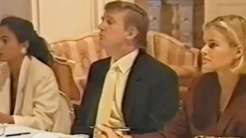 Ο Ντόναλντ Τραμπ κριτής σε διαγωνισμό ανήλικων μοντέλων το 1991 - "Έπρεπε να χορέψω μπροστά του" [βίντεο]