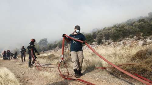 Εκκενώνενται προληπτικά η δομή της Αμυγδαλέζας - Μεταφέρονται με λεωφορεία 700 μετανάστες