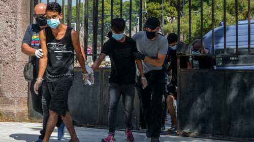 Φωτιά στη Μόρια: Προφυλακίστηκαν οι 6 Αφγανοί που κατηγορούνται για εμπρησμό