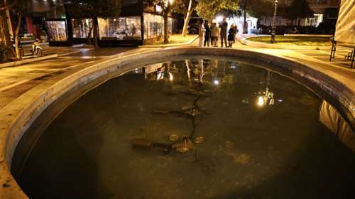 Καλλιθέα: Επί 40 λεπτά έδιναν μάχη οι γιατροί για το κοριτσάκι που έπεσε σε σιντριβάνι - Στον εισαγγελέα οι γονείς του