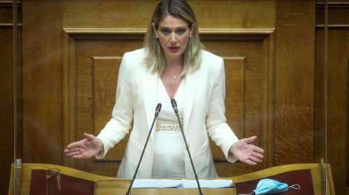 Απειλητική επιστολή της Χρυσής Αυγής και στο γραφείο της Άννας Ευθυμίου - &quot;Ματαιοπονούν&quot;, τους απαντάει [εικόνα]