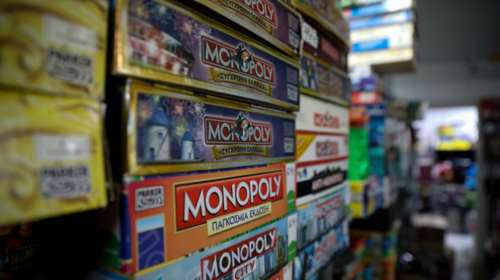 &quot;Καλάθι του νονού&quot; και &quot;του Πάσχα&quot;: Τα προϊόντα που θα περιλαμβάνουν - Από αύριο σε ισχύ τα ψώνια για τα βαφτιστήρια