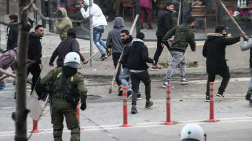 Δίωξη στον αστυνομικό που πυροβόλησε τον 16χρονο -&quot;Πυροβόλησα ενστικτωδώς, στόχευα στα λάστιχα&quot;