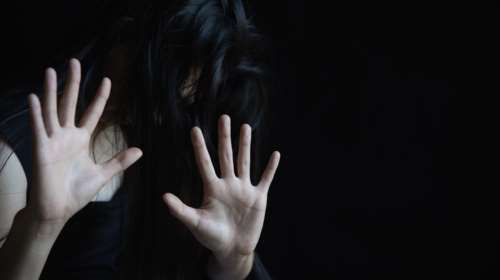 Κορωπί: Παραμένει διασωληνωμένη η 40χρονη που ξυλοκοπήθηκε από τον σύντροφό της μπροστά στα παιδιά της