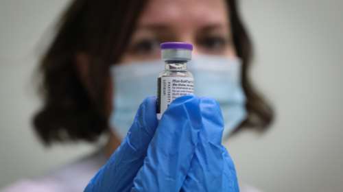 Εμβόλια: Πιθανόν να χρειαστούν 3 δόσεις αντί για 2 για πλήρη ανοσοποίηση - Η εκτίμηση Φάουτσι