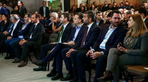 ΠΑΣΟΚ σε αναταράξεις: Τα περί "αθλιότητων" Δούκα και τα καρφιά Διαμαντοπούλου σε ΝΔ για τοξικότητα