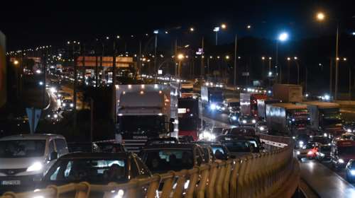 Ένα απέραντο μποτιλιάρισμα όλη η Αθήνα - Μπλοκαρισμένοι οι δρόμοι και οι κεντρικές λεωφόροι [Live]