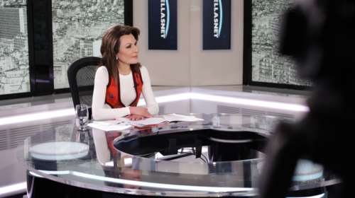 Γιάννα Αγγελοπούλου: Νέα ανατρεπτική εμφάνιση με παραδοσιακό γιλέκο και τζιν παντελόνι