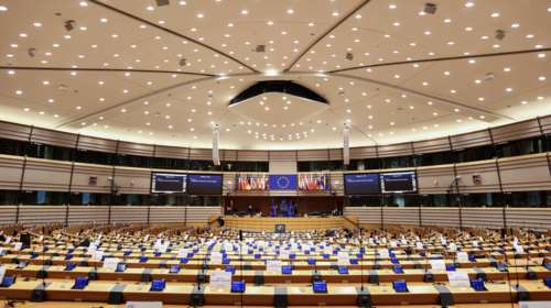 Κυβερνητικές πηγές - Έντονη αντίδραση για το ψήφισμα στο ΕΚ: &quot;Πολιτικά υποκινούμενη ομάδα ευρωβουλευτών συκοφαντεί την Ελλάδα&quot;