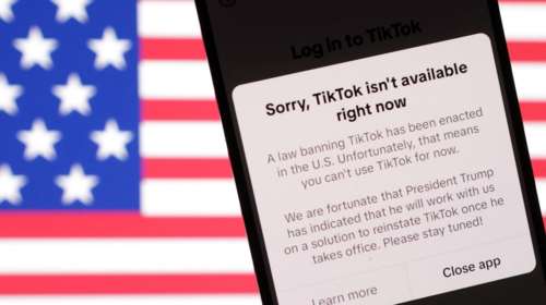 Ο Τραμπ ανακοίνωσε ότι θα εκδώσει αύριο διάταγμα για να επαναφέρει το TikTok